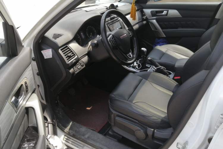 Used Haval H2 2014 1.5T Manual Two-Wheel Drive Elite Edition Interior 3