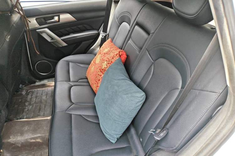 Used Haval H2 2014 1.5T Manual Two-Wheel Drive Elite Edition Interior 4