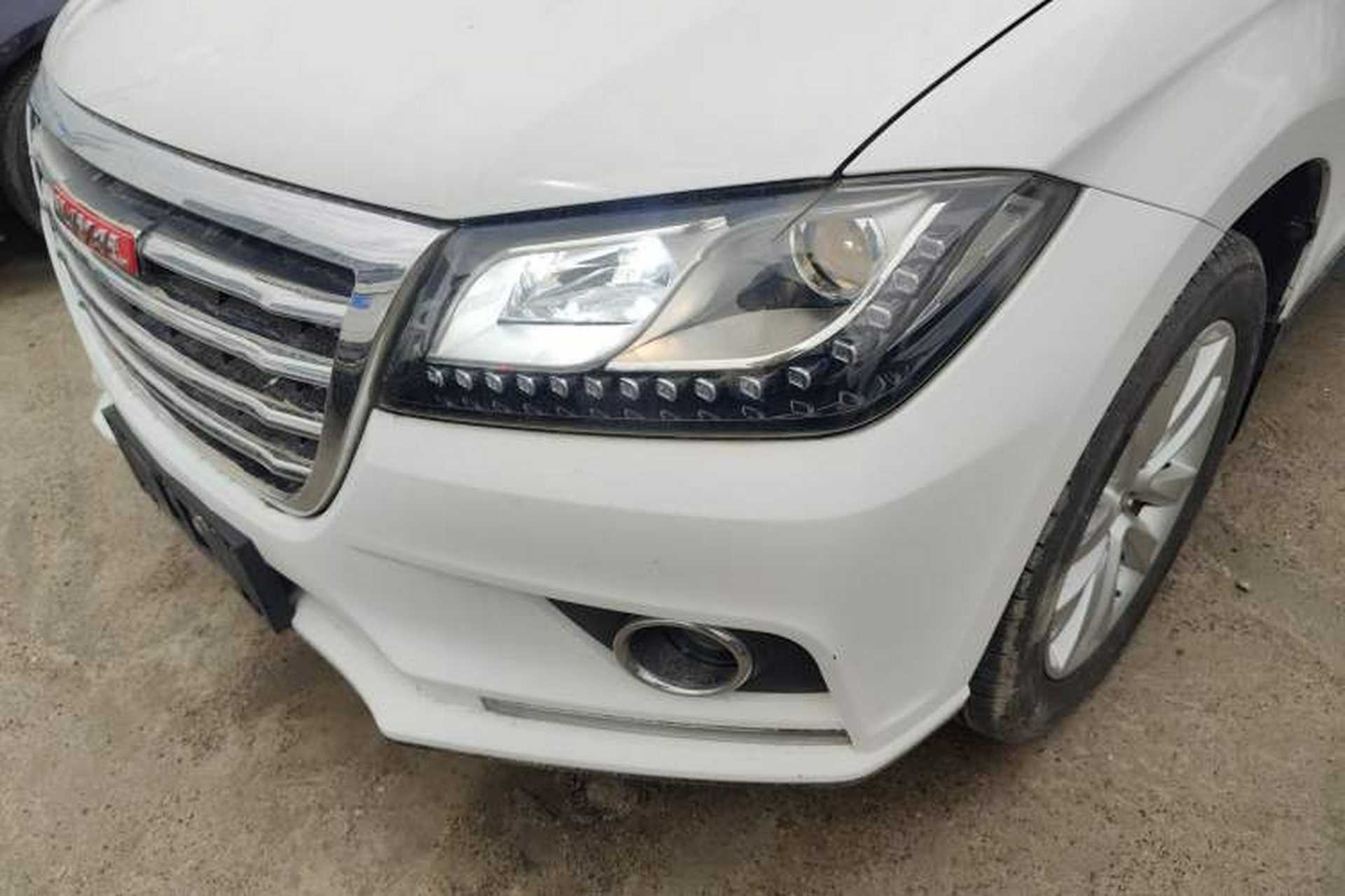 Used Haval H2 2014 1.5T Manual Two-Wheel Drive Elite Edition Left Front Headlight