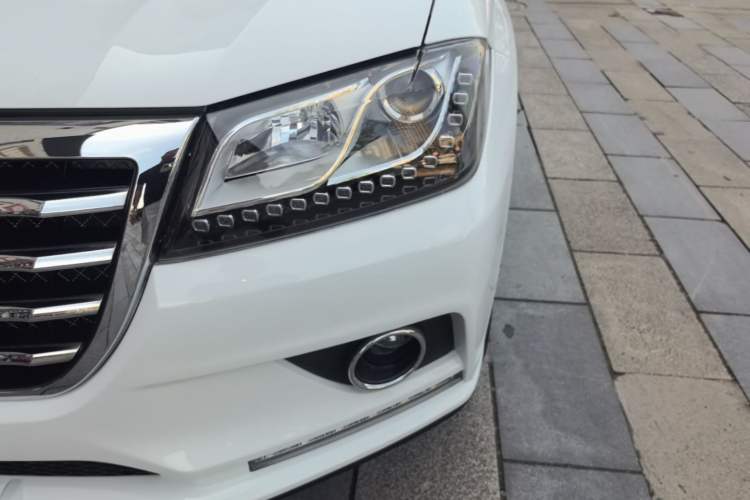 Used Haval H2 2014 1.5T Manual Two-Wheel Drive Elite Edition Left Front Headlight