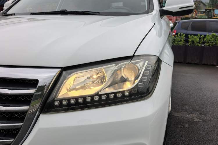 Used Haval H2 2014 1.5T Manual Two-Wheel Drive Elite Edition Left Front Headlight