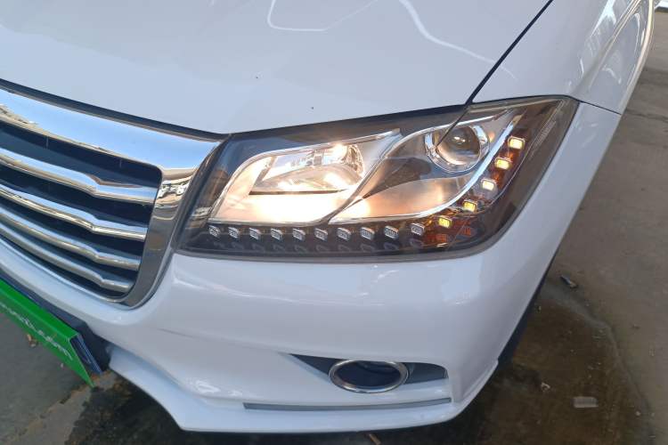 Used Haval H2 2014 1.5T Manual Two-Wheel Drive Elite Edition Left Front Headlight
