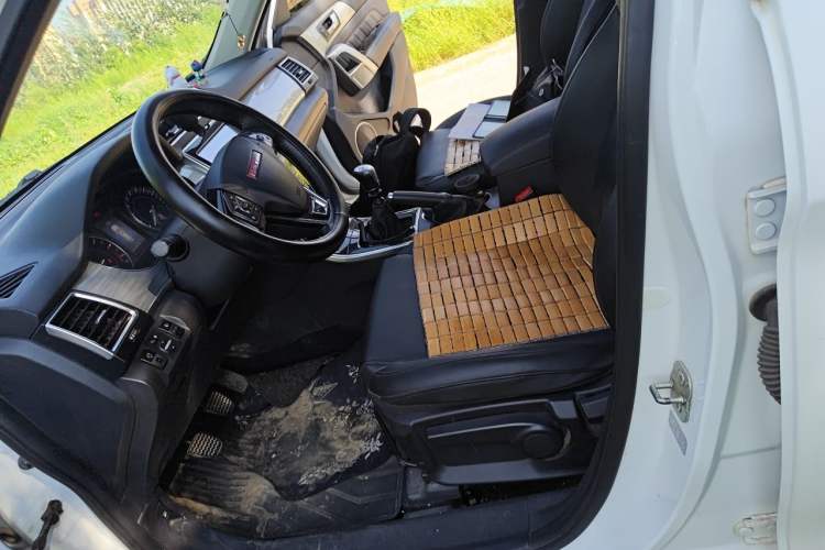Used Haval H2 2014 1.5T Manual Two-Wheel Drive Elite Edition Left Front Seat