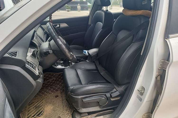 Used Haval H2 2014 1.5T Manual Two-Wheel Drive Elite Edition Left Front Seat