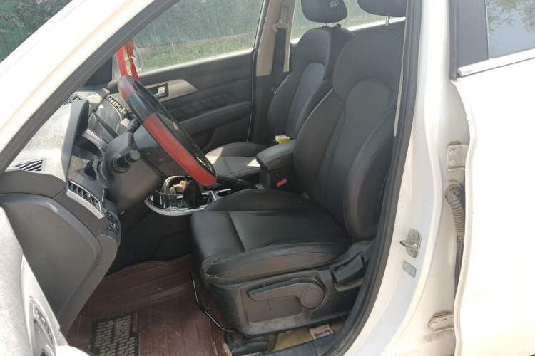 Used Haval H2 2014 1.5T Manual Two-Wheel Drive Elite Edition Left Front Seat
