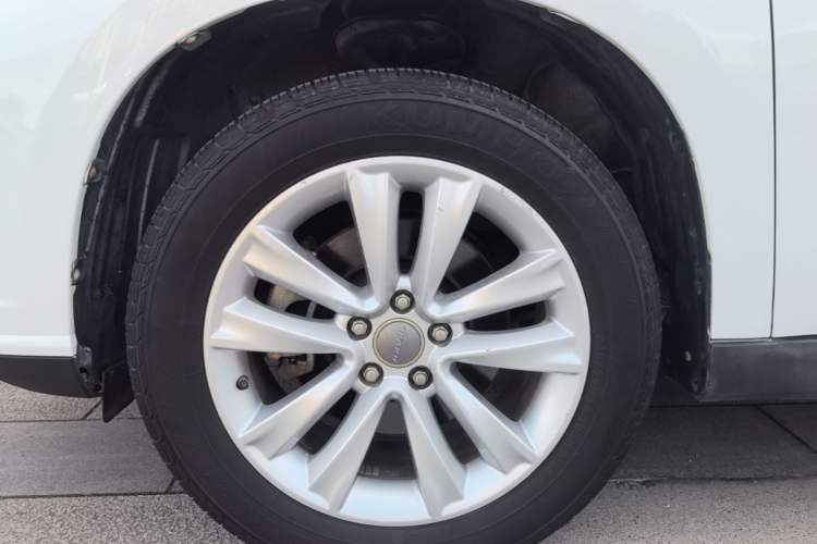 Used Haval H2 2014 1.5T Manual Two-Wheel Drive Elite Edition Left Front Wheel Hub