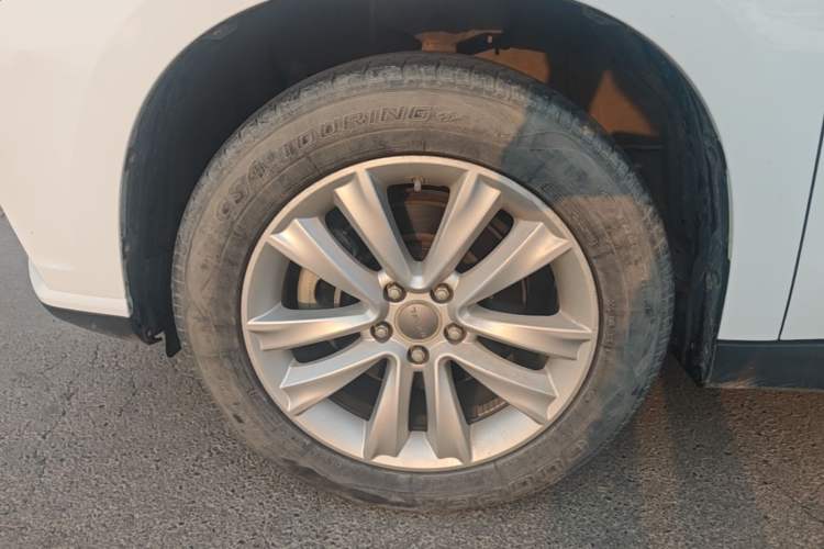 Used Haval H2 2014 1.5T Manual Two-Wheel Drive Elite Edition Left Front Wheel Hub