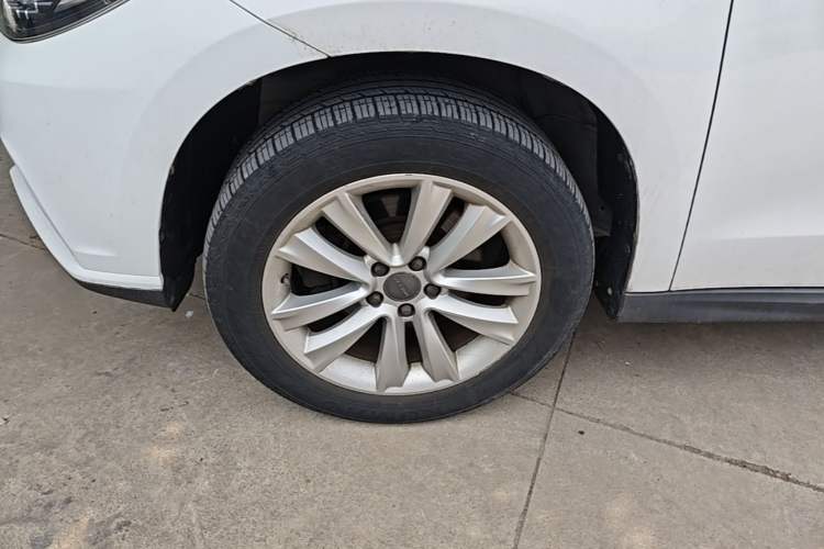Used Haval H2 2014 1.5T Manual Two-Wheel Drive Elite Edition Left Front Wheel Hub