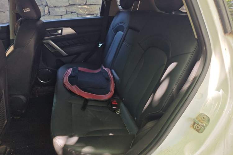 Used Haval H2 2014 1.5T Manual Two-Wheel Drive Prestige Edition Left Rear Seat