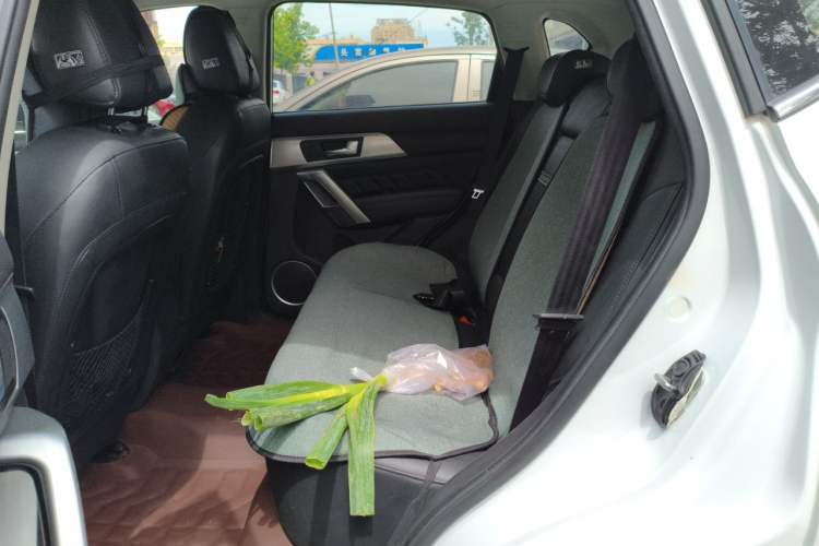 Used Haval H2 2014 1.5T Manual Two-Wheel Drive Prestige Edition Left Rear Seat
