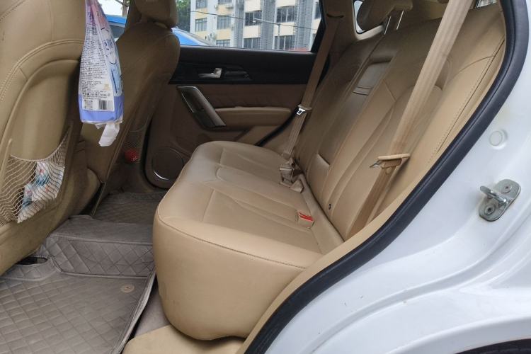 Used Haval H2 2014 1.5T Manual Two-Wheel Drive Elite Edition Left Rear Seat