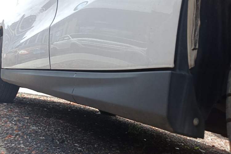 Used Haval H2 2014 1.5T Manual Two-Wheel Drive Elite Edition Left Side Sill