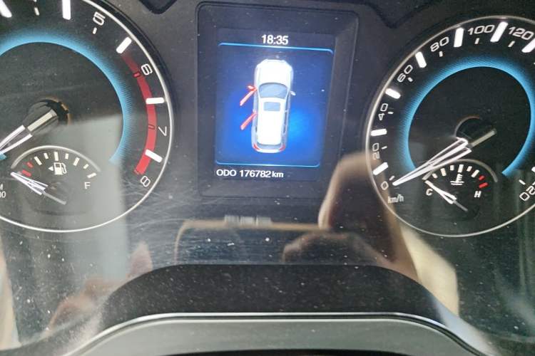 Used Haval H2 2014 1.5T Manual Two-Wheel Drive Elite Edition Odometer Close Up