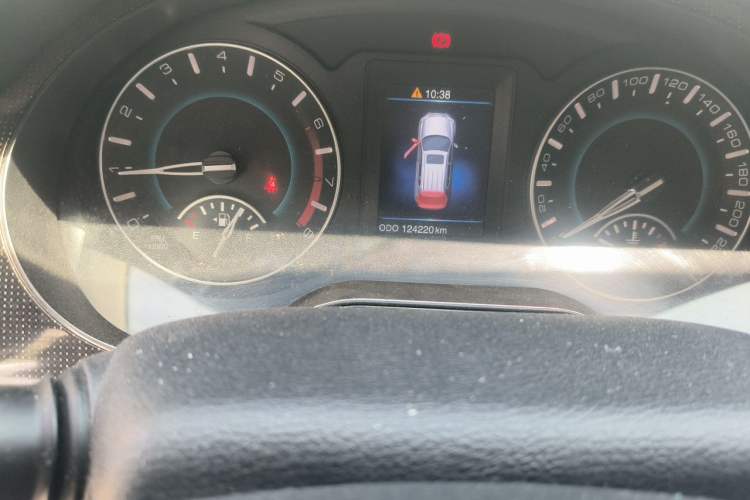 Used Haval H2 2014 1.5T Manual Two-Wheel Drive Elite Edition Odometer Close Up