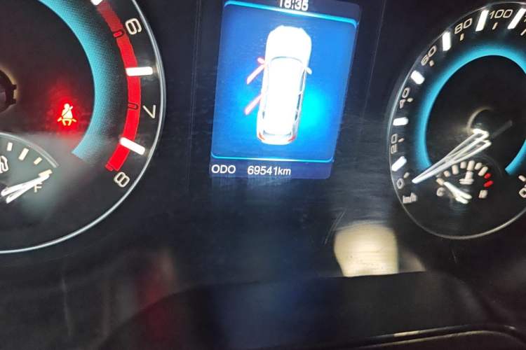 Used Haval H2 2014 1.5T Manual Two-Wheel Drive Elite Edition Odometer Close Up