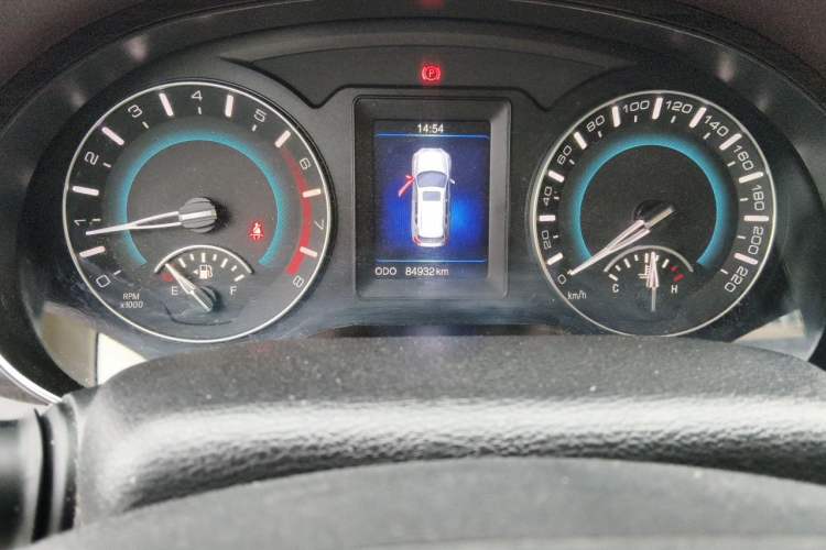 Used Haval H2 2014 1.5T Manual Two-Wheel Drive Urban Edition Odometer Close Up