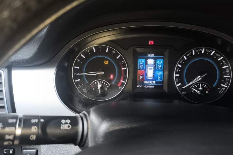 Used Haval H2 2014 1.5T Manual Two-Wheel Drive Elite Edition Odometer Close Up