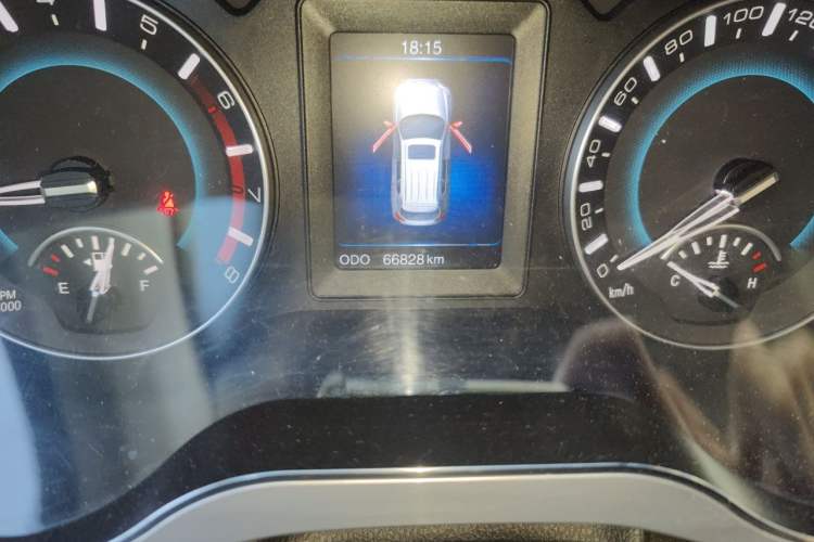 Used Haval H2 2014 1.5T Manual Two-Wheel Drive Elite Edition Odometer Close Up