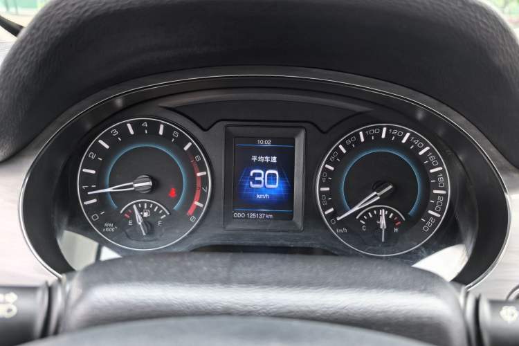 Used Haval H2 2014 1.5T Manual Two-Wheel Drive Elite Edition Odometer Close Up