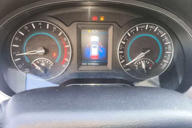 Used Haval H2 2014 1.5T Manual Two-Wheel Drive Elite Edition Odometer Close Up