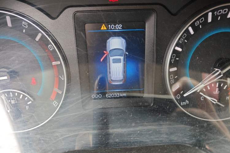 Used Haval H2 2014 1.5T Manual Two-Wheel Drive Elite Edition Odometer Close Up