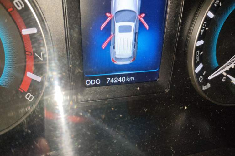 Used Haval H2 2014 1.5T Manual Two-Wheel Drive Elite Edition Odometer Close Up
