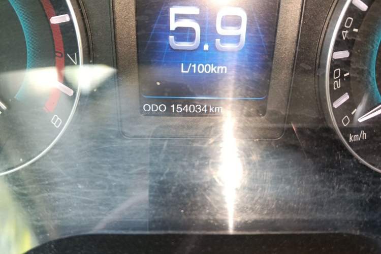 Used Haval H2 2014 1.5T Manual Two-Wheel Drive Elite Edition Odometer Close Up