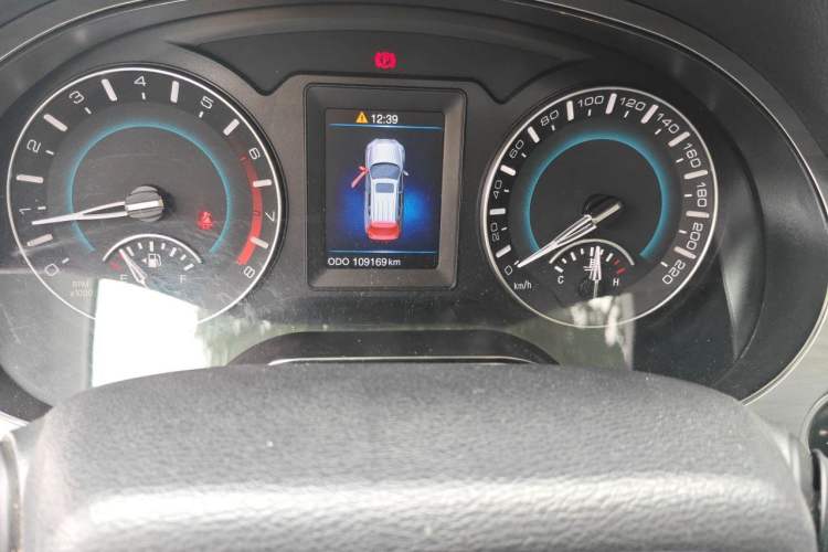 Used Haval H2 2014 1.5T Manual Two-Wheel Drive Elite Edition Odometer Close Up