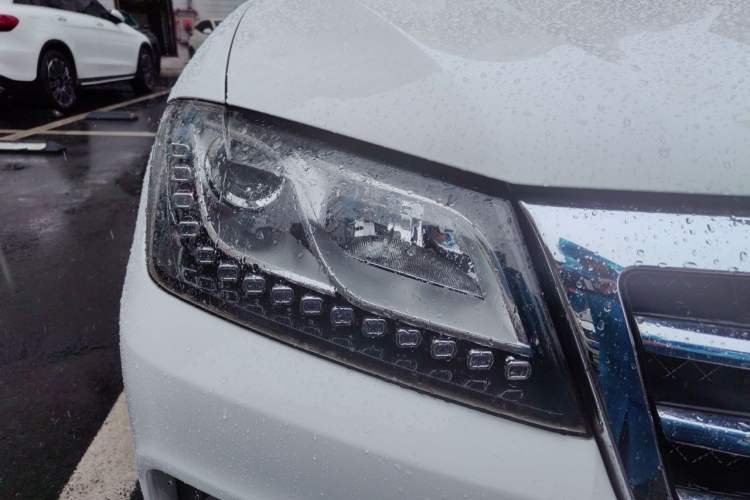 Used Haval H2 2014 1.5T Manual Two-Wheel Drive Prestige Edition Right Front Headlight