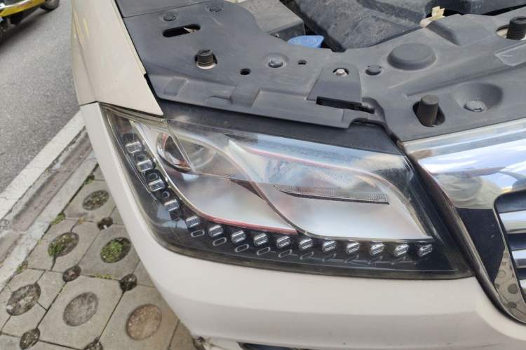 Used Haval H2 2014 1.5T Manual Two-Wheel Drive Elite Edition Right Front Headlight