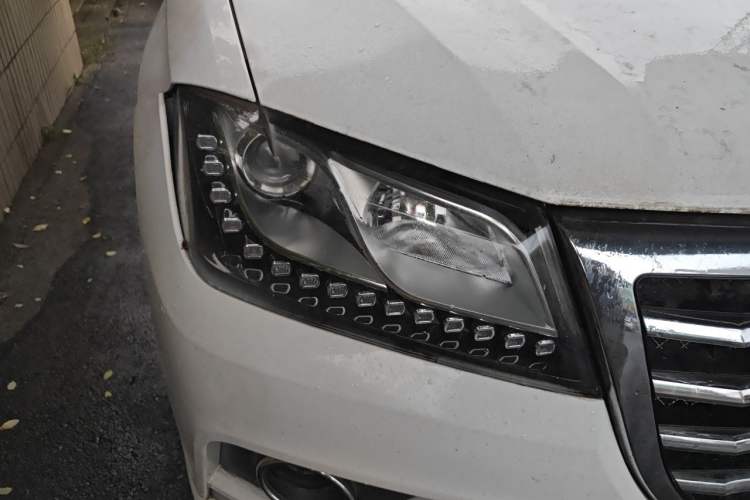 Used Haval H2 2014 1.5T Manual Two-Wheel Drive Elite Edition Right Front Headlight