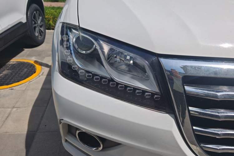Used Haval H2 2014 1.5T Manual Two-Wheel Drive Elite Edition Right Front Headlight