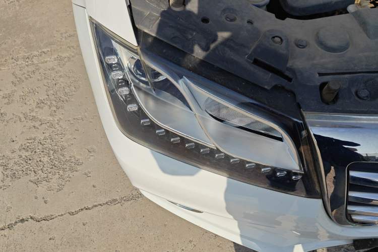 Used Haval H2 2014 1.5T Manual Two-Wheel Drive Elite Edition Right Front Headlight