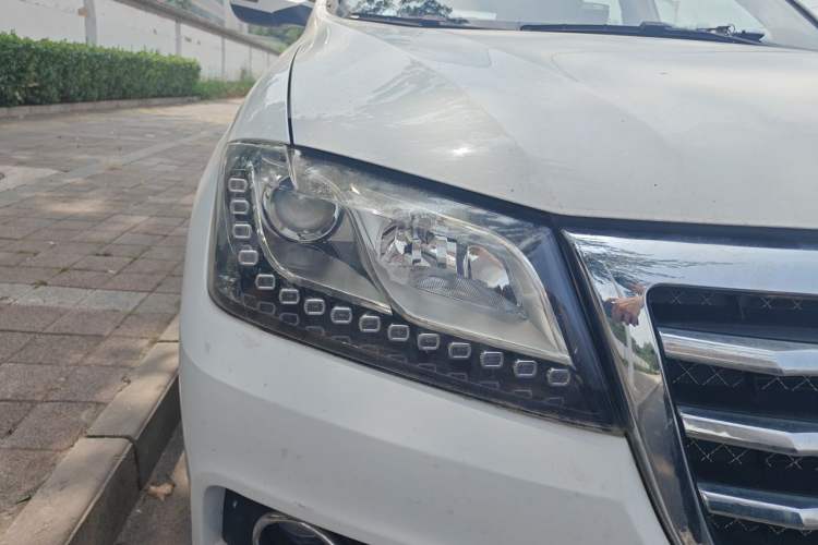 Used Haval H2 2014 1.5T Manual Two-Wheel Drive Elite Edition Right Front Headlight