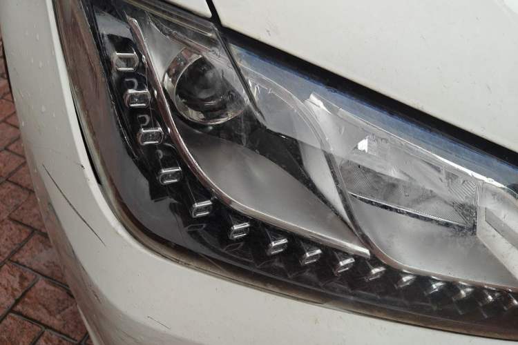 Used Haval H2 2014 1.5T Manual Two-Wheel Drive Prestige Edition Right Front Headlight