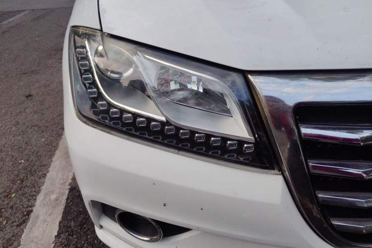 Used Haval H2 2014 1.5T Manual Two-Wheel Drive Elite Edition Right Front Headlight