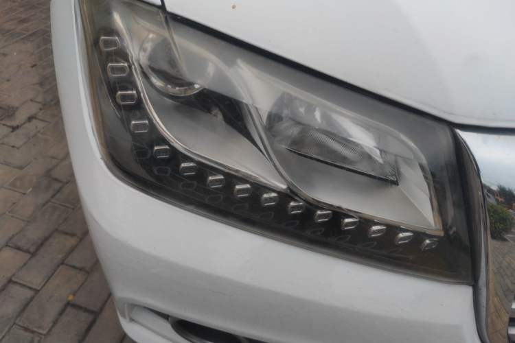 Used Haval H2 2014 1.5T Manual Two-Wheel Drive Elite Edition Right Front Headlight