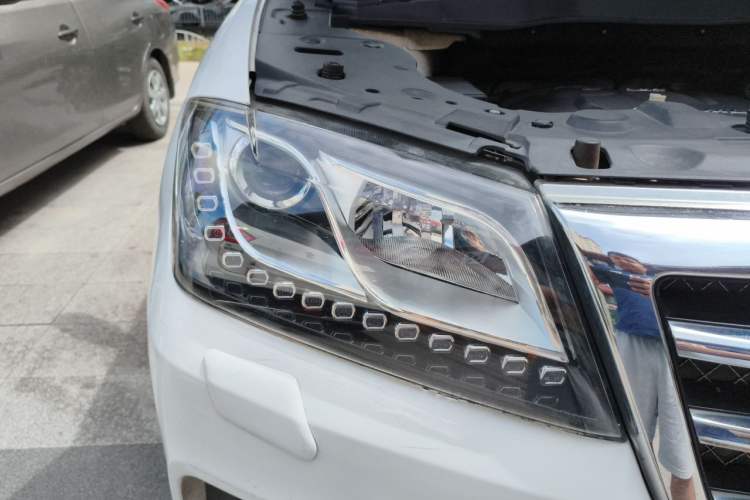Used Haval H2 2014 1.5T Manual Two-Wheel Drive Prestige Edition Right Front Headlight