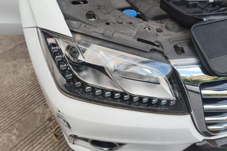 Used Haval H2 2014 1.5T Manual Two-Wheel Drive Elite Edition Right Front Headlight