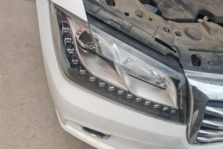 Used Haval H2 2014 1.5T Manual Two-Wheel Drive Elite Edition Right Front Headlight