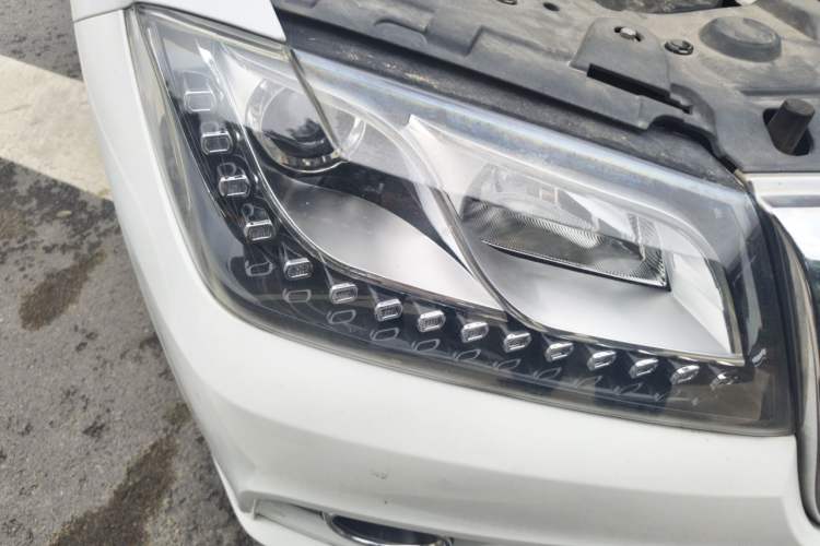 Used Haval H2 2014 1.5T Manual Two-Wheel Drive Elite Edition Right Front Headlight