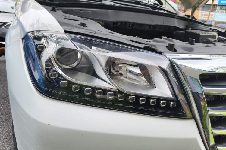 Used Haval H2 2014 1.5T Manual Two-Wheel Drive Elite Edition Right Front Headlight