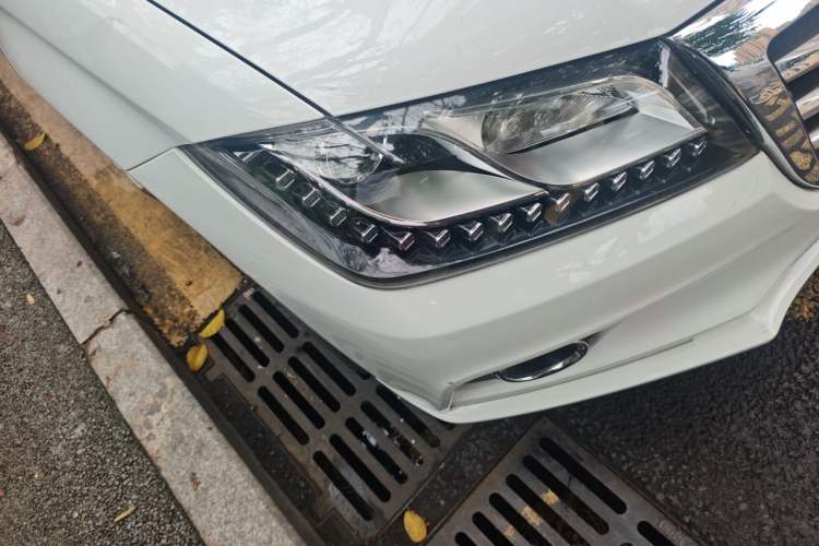 Used Haval H2 2014 1.5T Manual Two-Wheel Drive Elite Edition Right Front Headlight