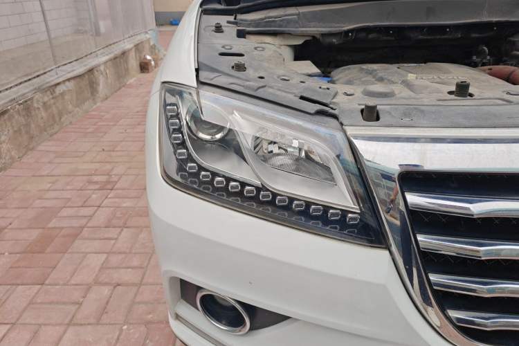 Used Haval H2 2014 1.5T Manual Two-Wheel Drive Elite Edition Right Front Headlight