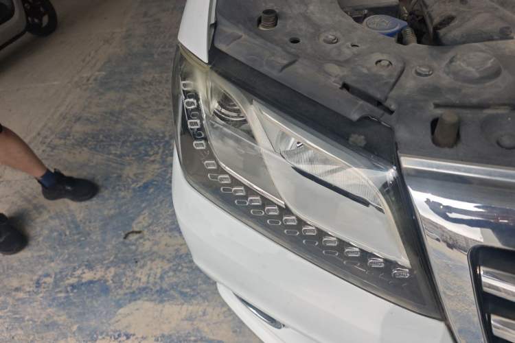Used Haval H2 2014 1.5T Manual Two-Wheel Drive Elite Edition Right Front Headlight