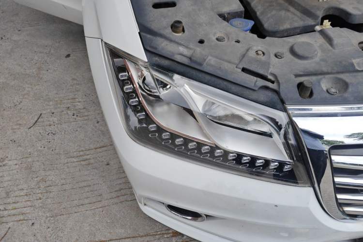 Used Haval H2 2014 1.5T Manual Two-Wheel Drive Elite Edition Right Front Headlight