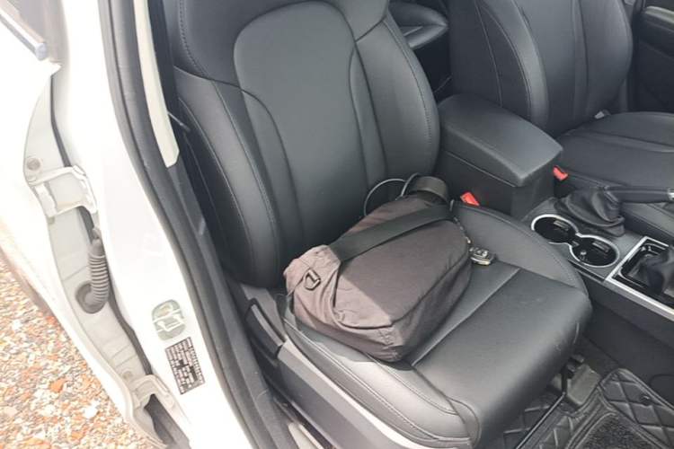 Used Haval H2 2014 1.5T Manual Two-Wheel Drive Elite Edition Right Front Seat