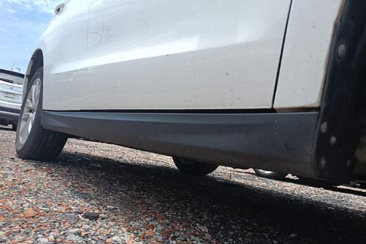 Used Haval H2 2014 1.5T Manual Two-Wheel Drive Elite Edition Right Side Sill