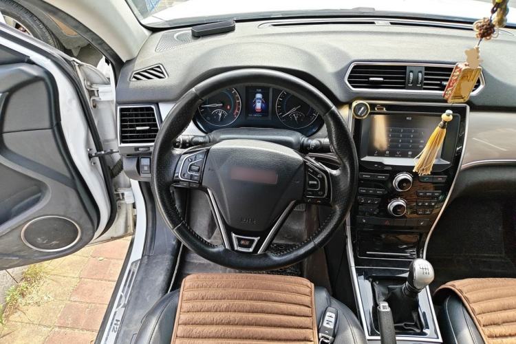 Used Haval H2 2014 1.5T Manual Two-Wheel Drive Elite Edition Steering Wheel