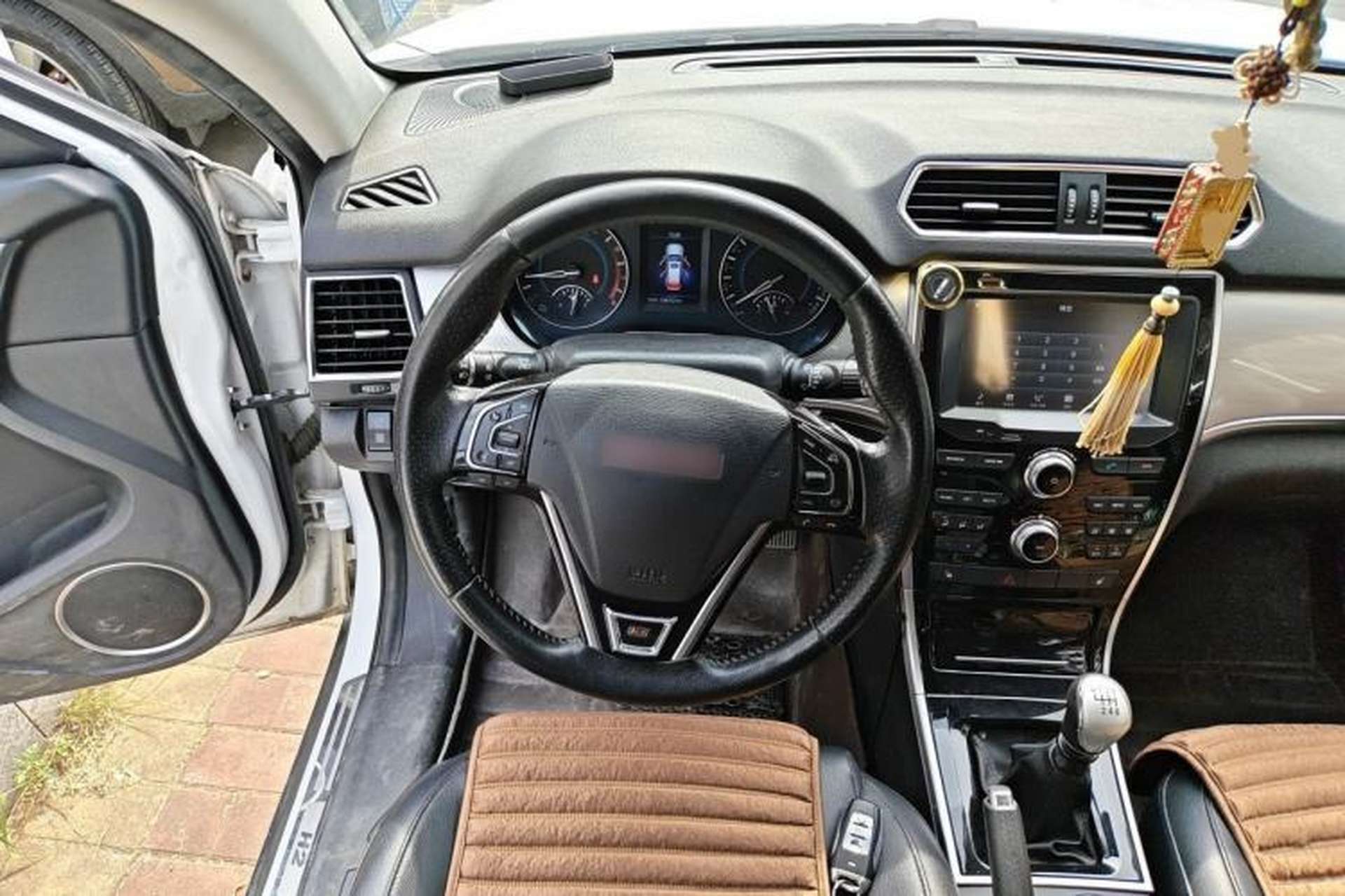 Used Haval H2 2014 1.5T Manual Two-Wheel Drive Elite Edition Steering Wheel